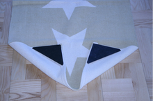 Indlæs billede til gallerivisning Tæppelod trekant m/tabe. 2 stk. pakken